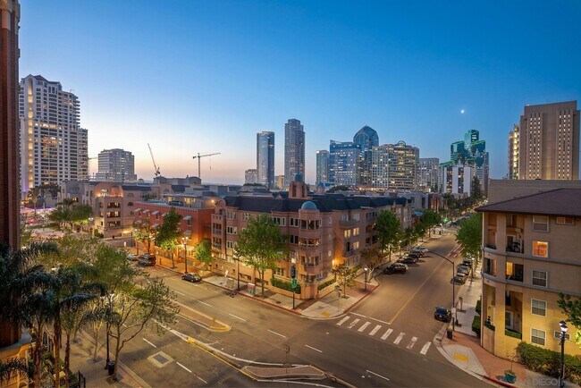 Building Photo - 500 W Harbor Dr