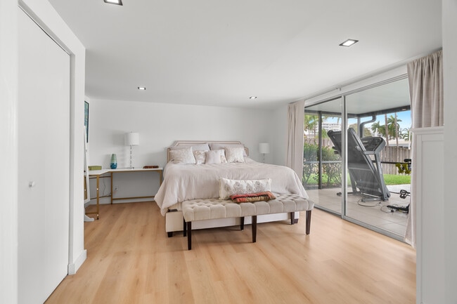 Building Photo - 273 Tropic Dr