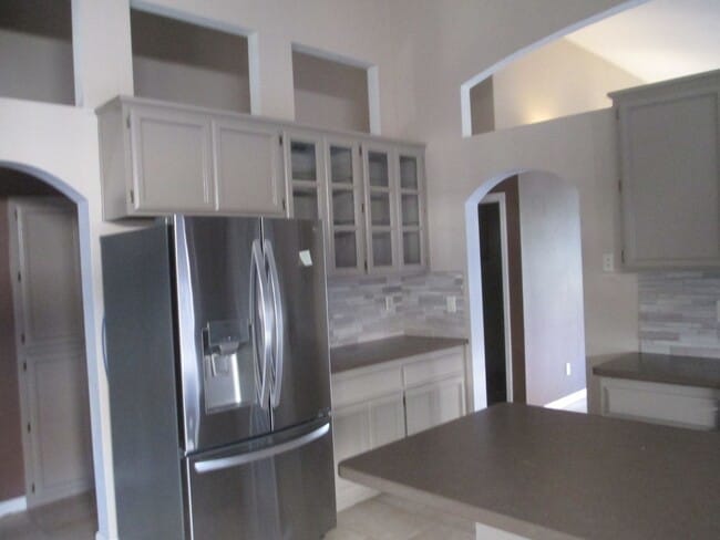 Building Photo - Charming home on quiet court in Olympus Pointe.