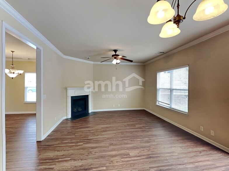 Building Photo - 2128 Branch Oak Trl