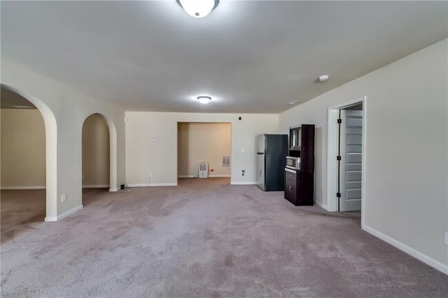 Building Photo - 2216 Golden Eagle Dr