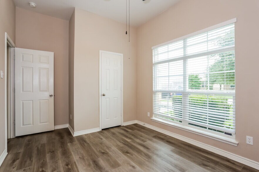 Building Photo - 129 Oriole Dr