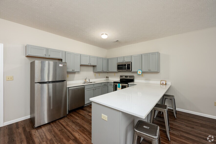 1BR, 1BA - 595SF - Kitchen - 120 Flats