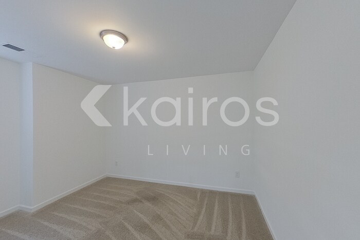 Building Photo - 306 Silver Maple Ln
