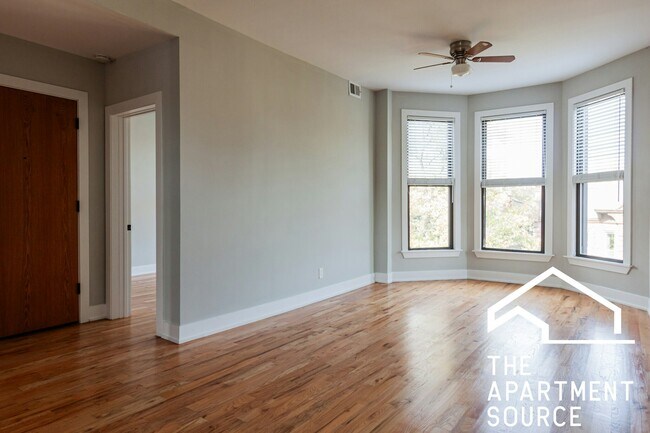 Building Photo - 637 W Oakdale Ave
