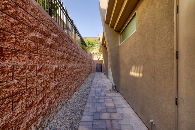 Building Photo - 663 Palisade Rim Dr