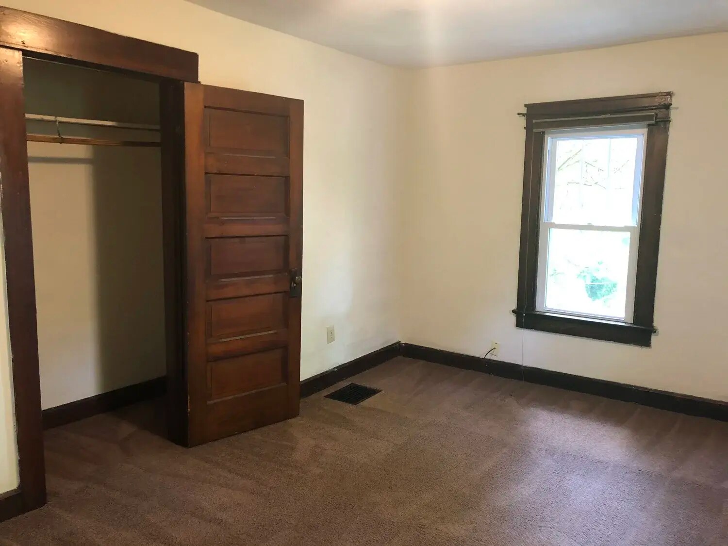 Building Photo - 518 E 2nd St