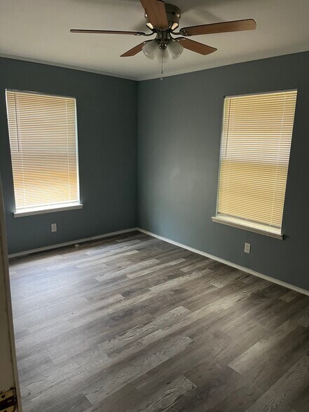 Building Photo - 604 Alexander