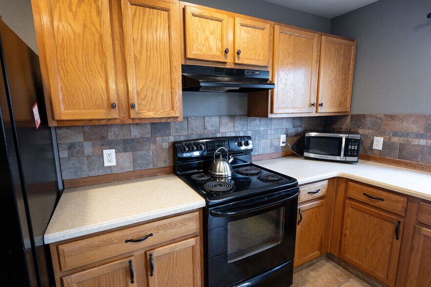 Building Photo - 350 Plowman Ct