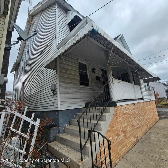 Building Photo - 609 S Valley Ave