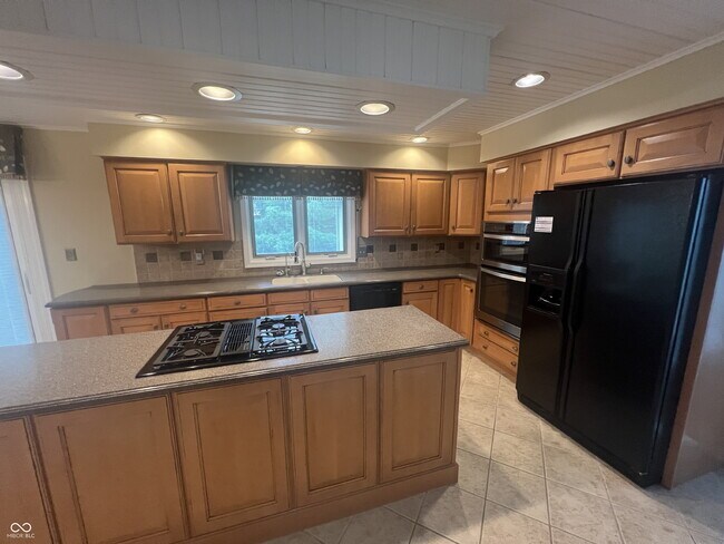 Building Photo - 12748 Limberlost Dr