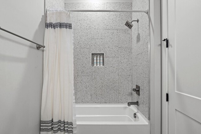 Building Photo - 1224 2nd Ave S