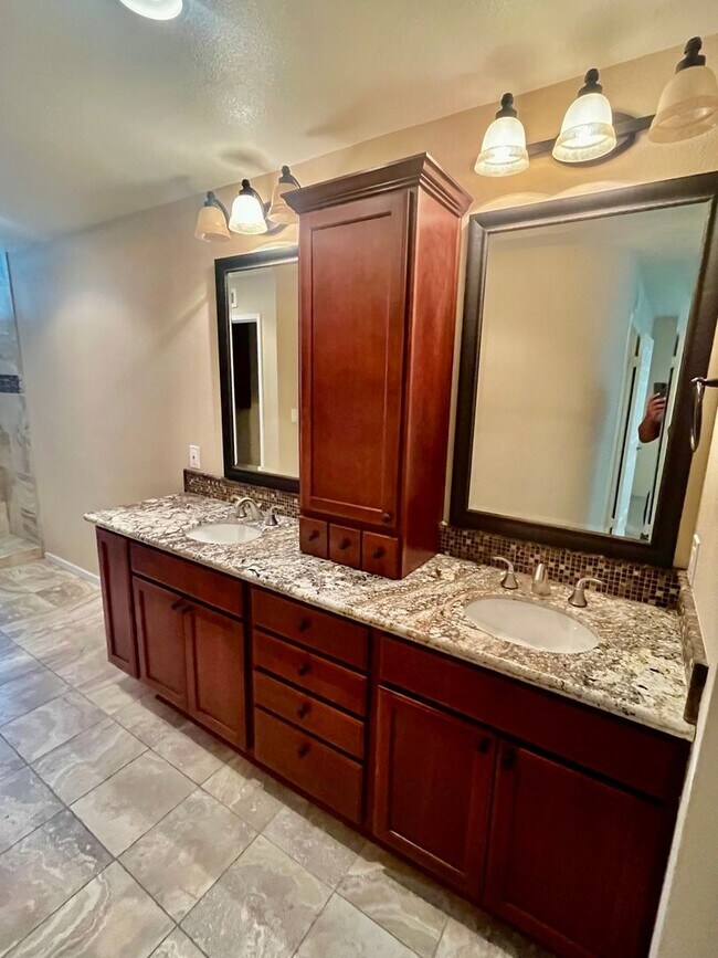 Building Photo - Beautiful 2bd/2bath townhome in Cambridge Terrace Community.