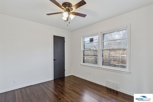 Building Photo - 742-744 S. Broadview