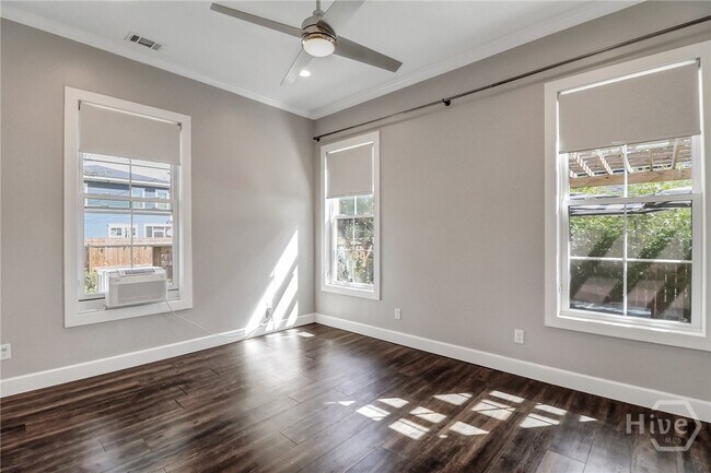 Building Photo - 228 E 60th St