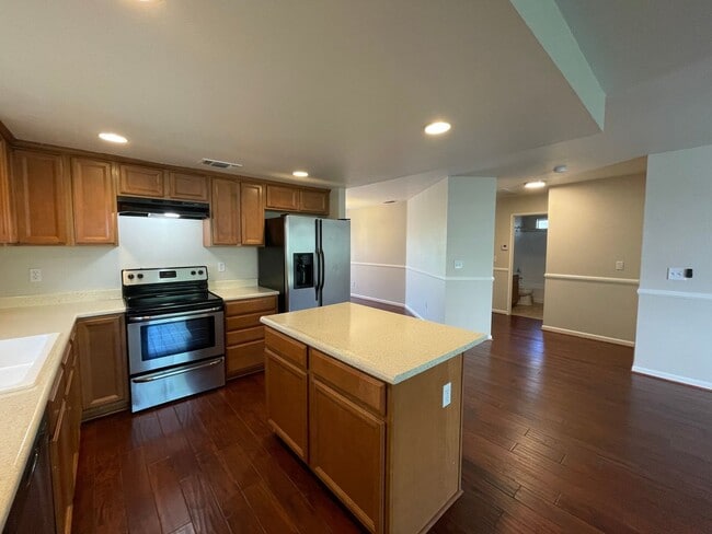 Building Photo - Exceptionally Roomy Upstairs 2 Bed 2 Bath Duplex! Dishwasher, Garage, Washer/Dryer Hookups