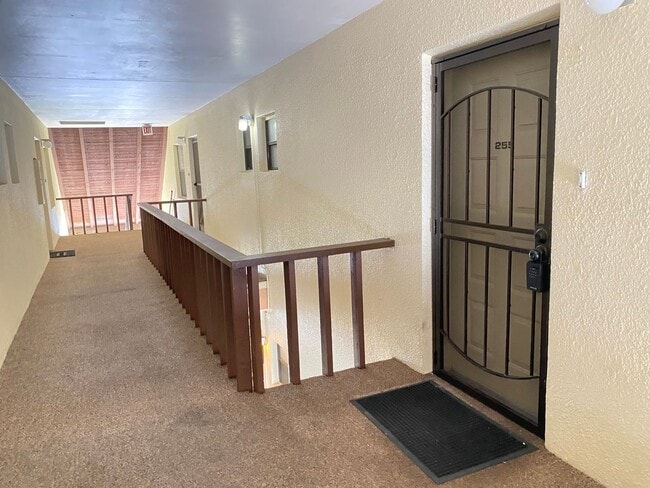 Building Photo - 1/1 Updated Condo In Heart Of Ocala