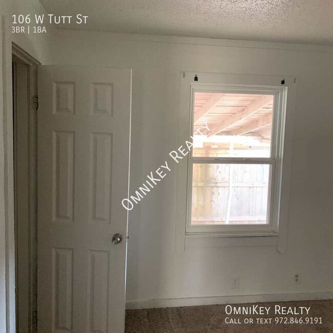 Building Photo - 106 W Tutt St