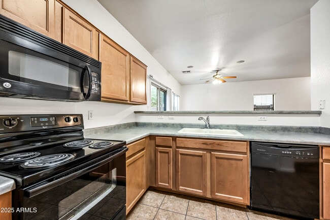 Building Photo - 7026 Cesar St