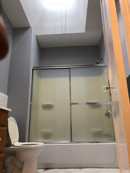 Bathroom - 4031 Roosevelt Blvd