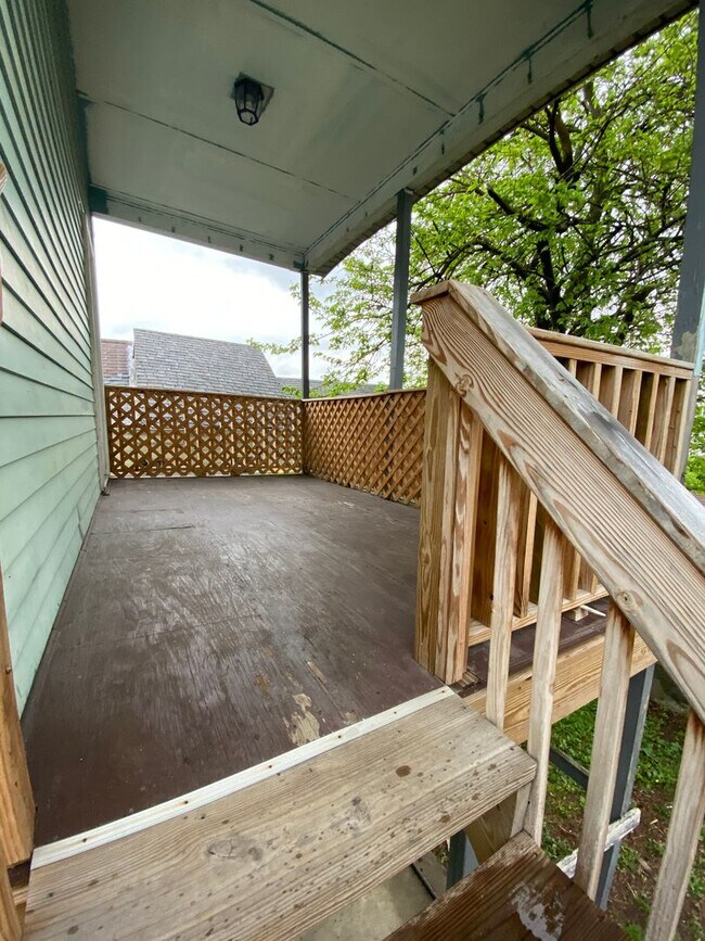 Building Photo - Updated 2BR Apartment with office now show...