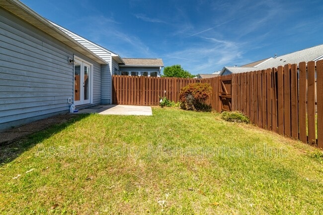 Building Photo - 4405 Greenfern Way