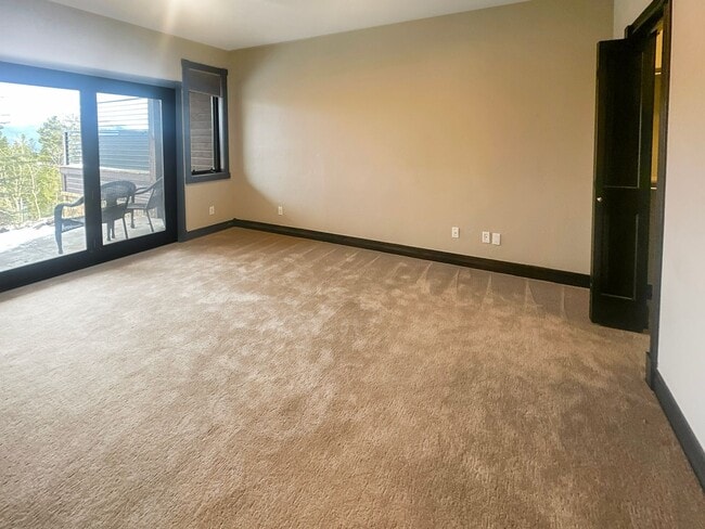 Building Photo - Views, Luxury, Space, Deck, Fireplaces, 4 ...