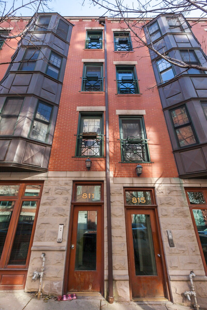 Building Photo - 811 W Superior St
