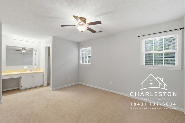 Building Photo - 1860 Piper Dr