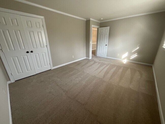 Building Photo - 1006 W Barton St