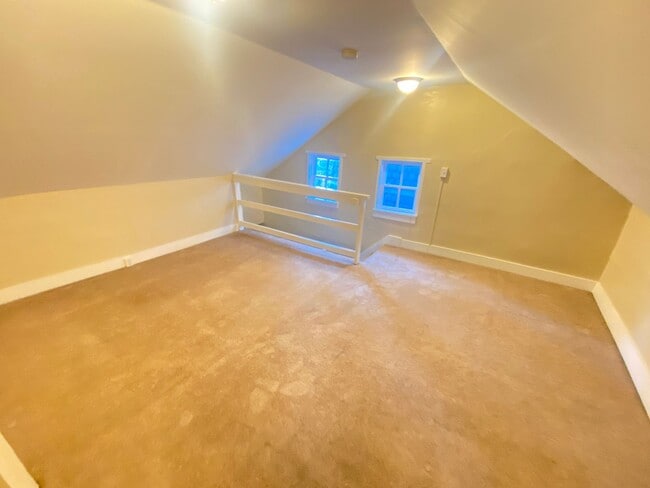 Building Photo - Charming 3 Bedroom, 1 Bath Home in York, Pa!