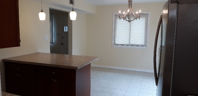 Building Photo - 1562 Malibu Pl