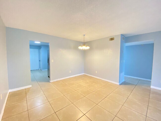 Building Photo - Move in Ready! 3/2 Condo in Altamonte Spri...
