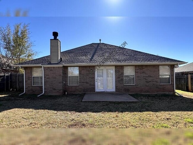 Building Photo - 325 W Strasburg Way