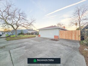 Building Photo - 7100 Chris Ave