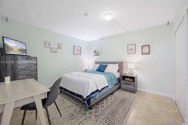 Building Photo - 20515 E Country Club Dr