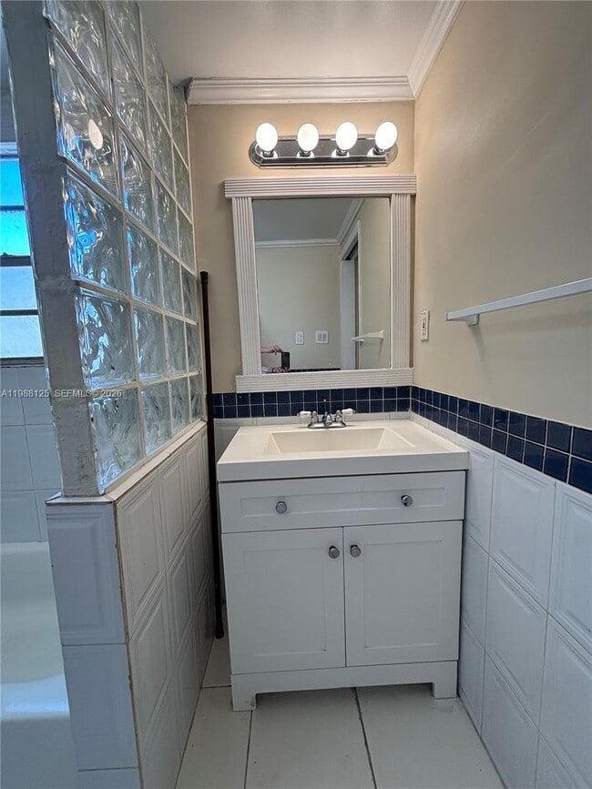 Building Photo - 1715 Lincoln St