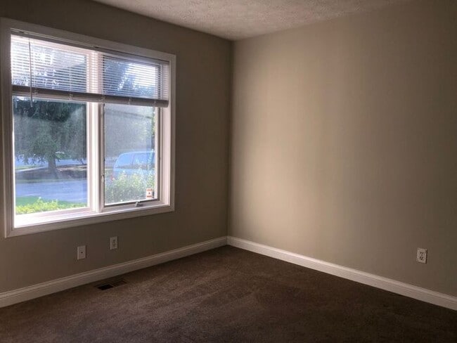 Building Photo - Spacious 3 Bedroom Ranch in Great Carmel Location!