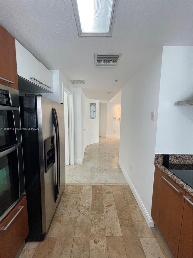 Building Photo - 170 SE 14th St