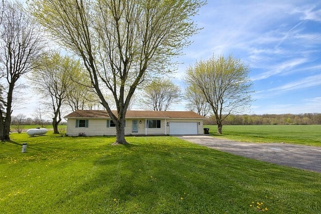 Building Photo - Shawnee Country Home – Newly Renovated Ranch with 2-Car Garage