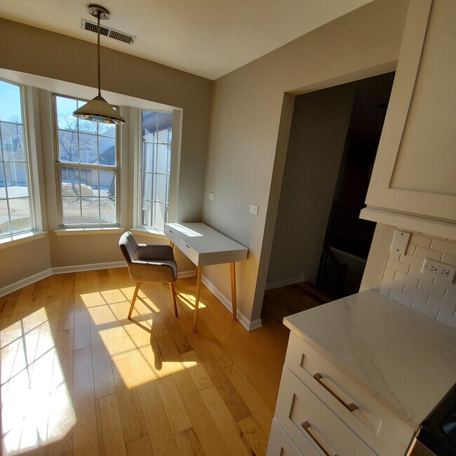 Building Photo - 122 White Branch Ct