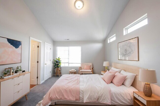 Building Photo - Charming 2-Bedroom, 2.5 Bath Home w/ Loft in Plainfield