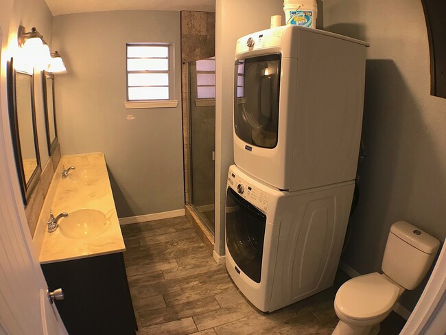 Building Photo - West El Paso 2 bed Refrig A/C duplex