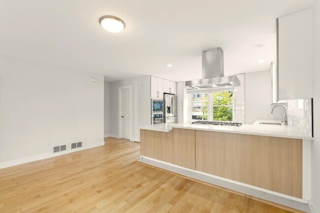 Building Photo - 6 Grand Cove Way