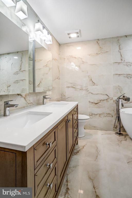 Building Photo - 1505 N Colonial Terrace