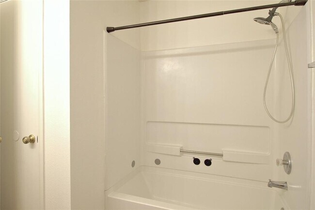 Building Photo - 1107 Thorn Creek Pl