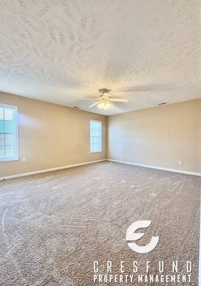 Building Photo - Spacious 3 Bed 2.5 Bath Townhouse - AVAILABLE FOR MOVE IN NOW!