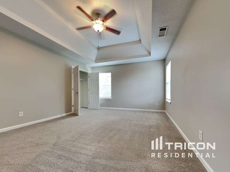 Building Photo - 718 Fletcher Dr