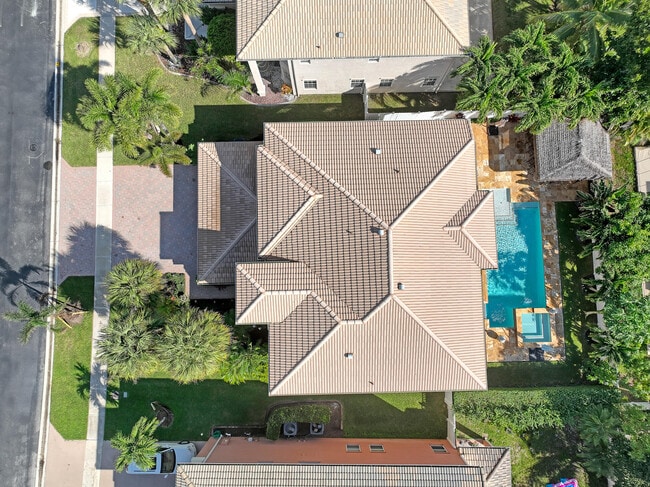 Building Photo - 2227 Ridgewood Cir