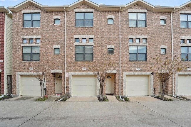 Building Photo - Welcome Home to Comfort and Convenience in the Heart of Houston!
